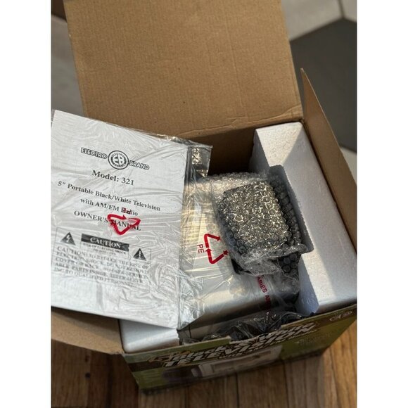 NOS Vintage Electro model 321 Portable 5 Inch Black & White TV & AM FM Radio - Picture 4 of 4